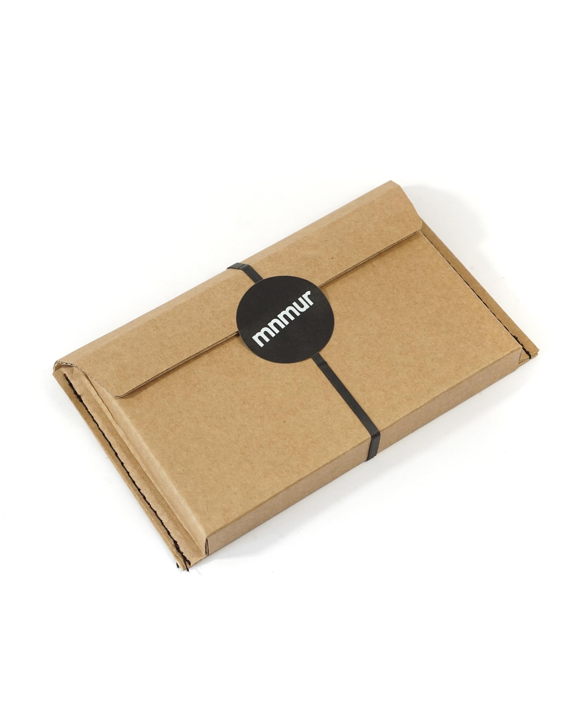 MNMUR Portafoglio Uomo Slim Nero – Compatto, Sottile ed Elegante | Design Classico, Artigianale, Senza Portamonete | Materiali Vegan e Riciclati | 11x8.5 cm