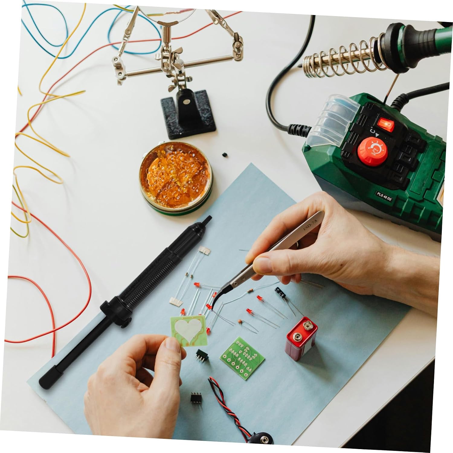 YARNOW Black Manual Desoldering Pump Vacuum Solder Sucker Tool for Electronic Repair, Compact Handheld Plastic Desoldering Tool for Circuit Boards and DIY Projects