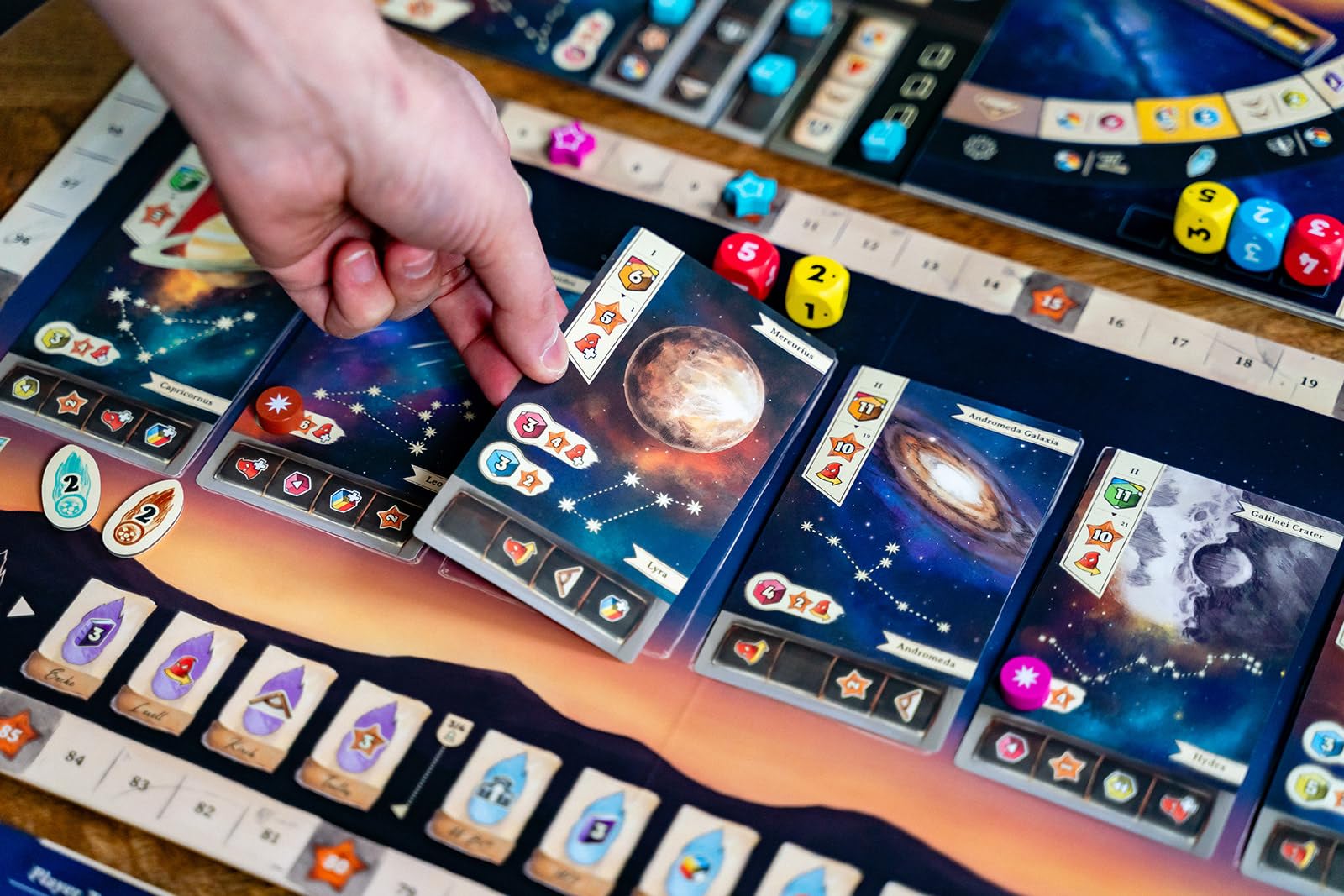 Capstone Games | Galileo Galilei | Juego de Mesa | Eurogame de Selección de Acciones para Toda la Familia | 1–4 Jugadores | Edades 14+ | Inglés