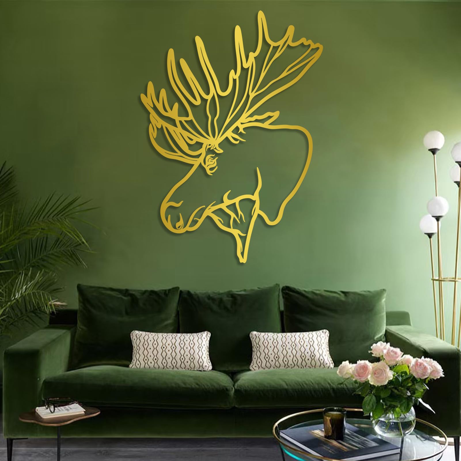 Décoration Murale en métal : tête d'élan et de cerf dorée pour un salon élégant.