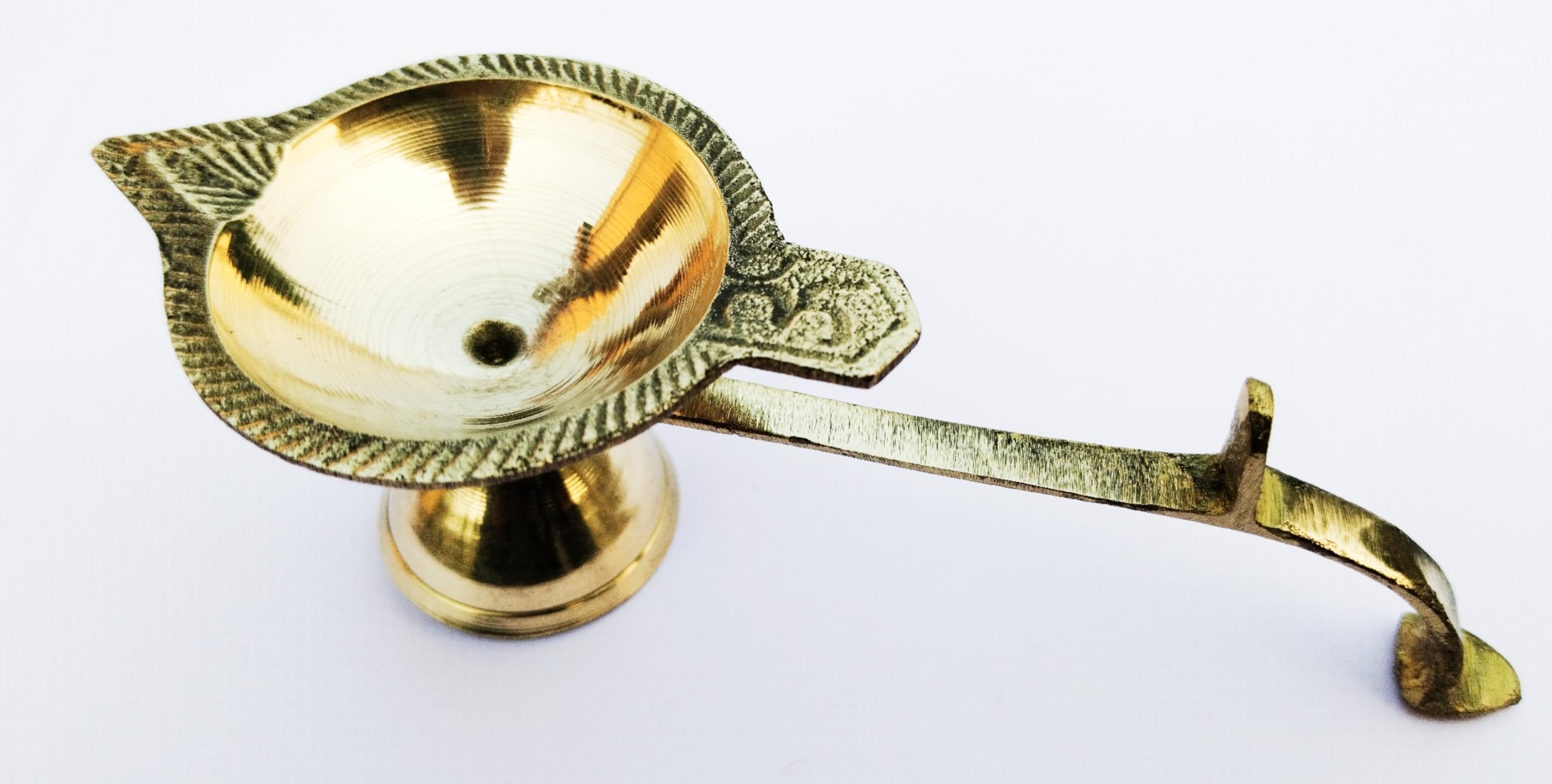 NANI-100%Pure Brass Single Traditional Arti Diya/Oil Lamp Puja/Deepak with Handle for Pooja/6 inch Length/ Traditional Aarti Diya