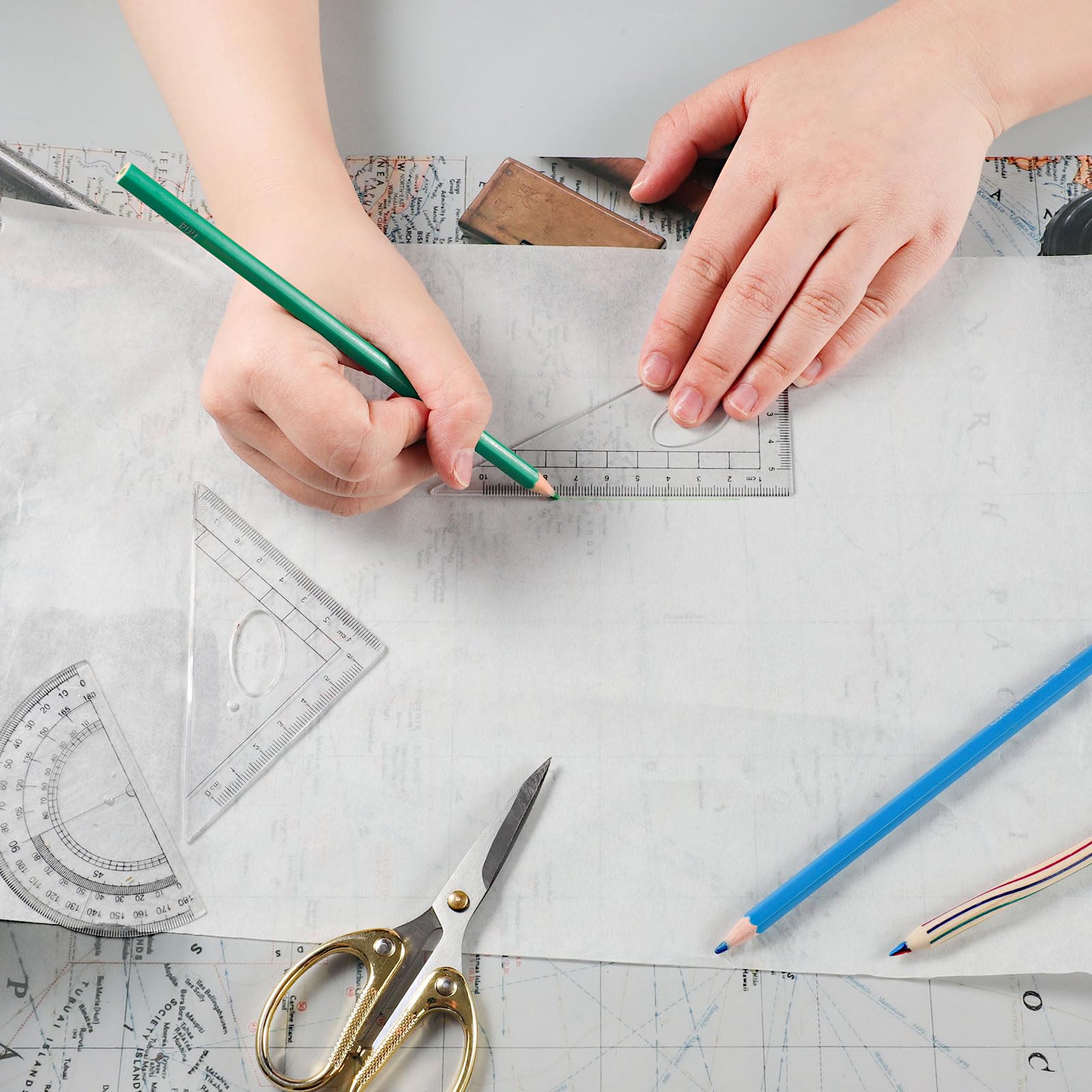 Rouleau de Papier Calque, 43cm x 25m Papier Dessin Blanc Papier Transparent 23g/m² pour Croquis Bricolage Calque Dessin Emballage (Translucide)