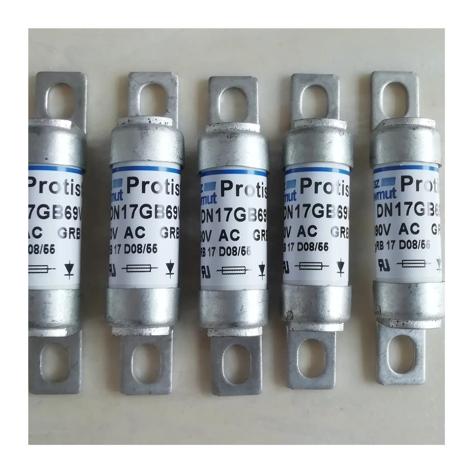 Fusibles DN17GB69V12 de 6.9 gRB pour stopper les surcharges et protéger vos machines