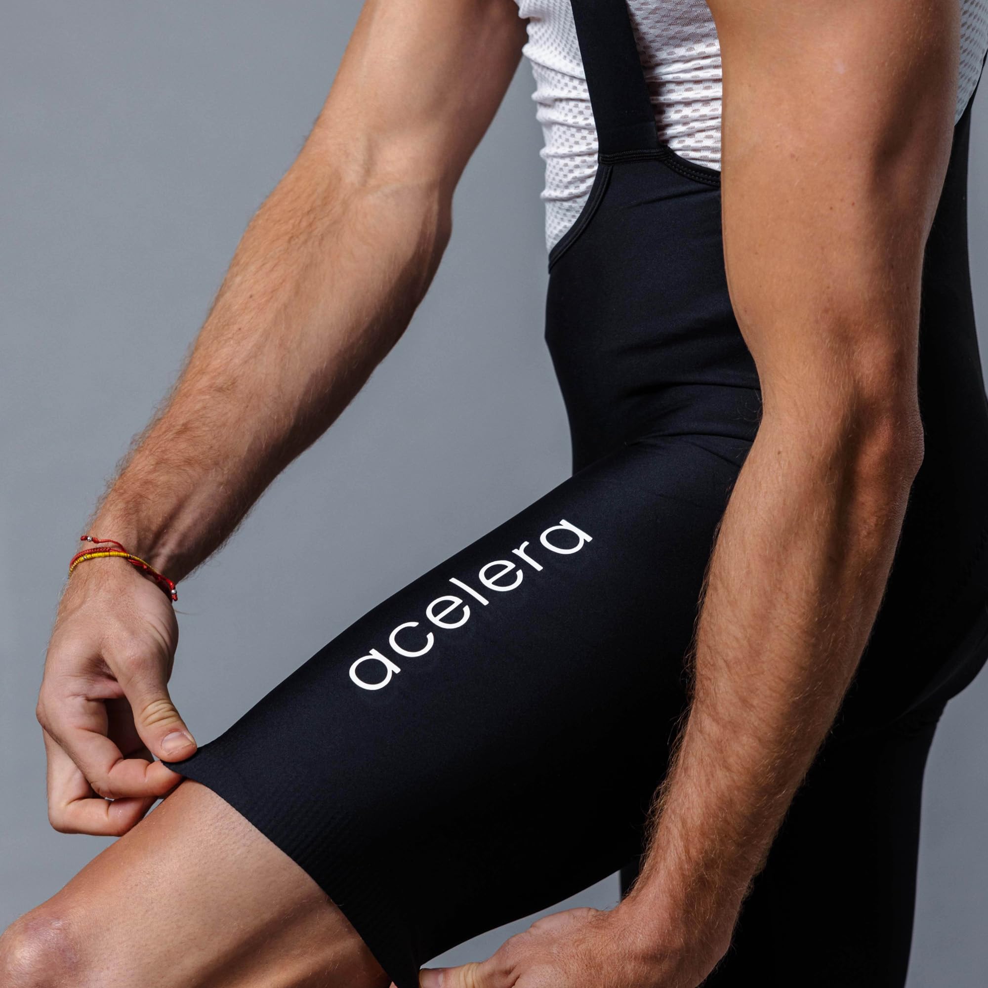 Acelera Bib Shorts für Herren [Indermediate] - Ergonomisches Fahrradhose Herren Gepolstert [über 6h Fahrzeit], Atmungsaktiv Radlerhose Herren, aus italienischem Stoff