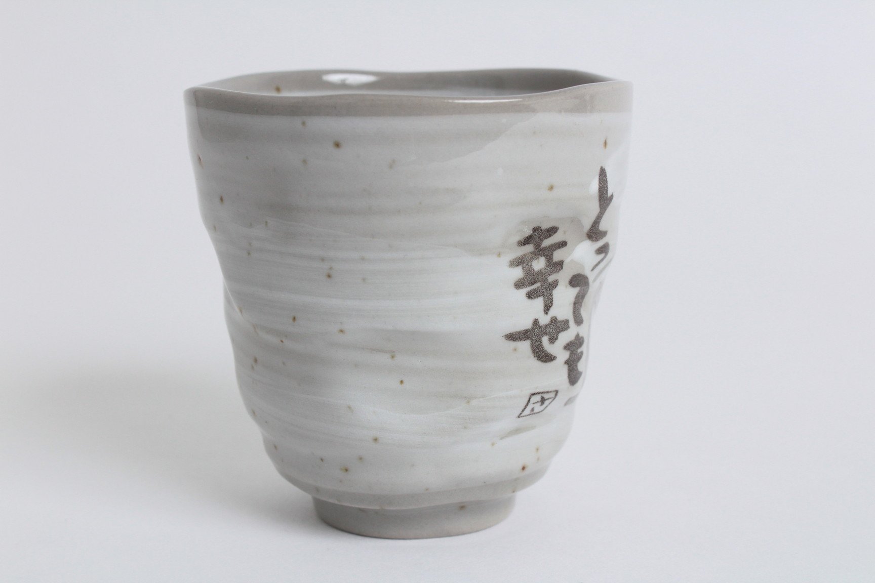 Mino ware - Taza de té de cerámica japonesa Yunomi Chawan serie Peaceful Time con poema Kanji gris, fabricada en Japón (importación de Japón) KSY109 (búho)