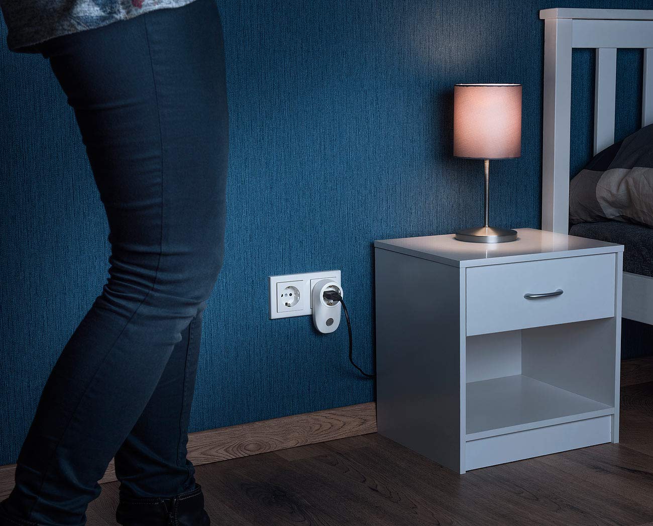 revolt Übergangsstecker: 4er-Set Steckdosen-Adapter mit Lichtsensor, 230V, 690 W Schaltleistung (Helligkeitssensor Steckdose, Zwischenstecker Steckdosenschalter, Schalter)