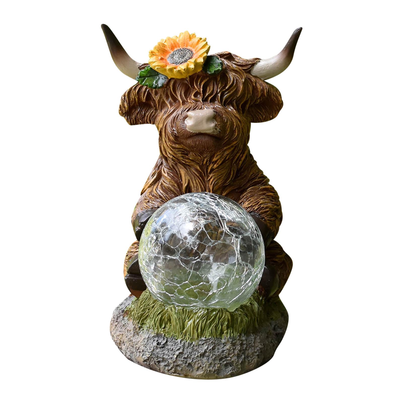 Outdoor Highland Cow Statue with Lantern for Garden, Solar Highland Cow Statue Outdoor Decoration Highland Cows Figurine for Porch, Patio or Balcony