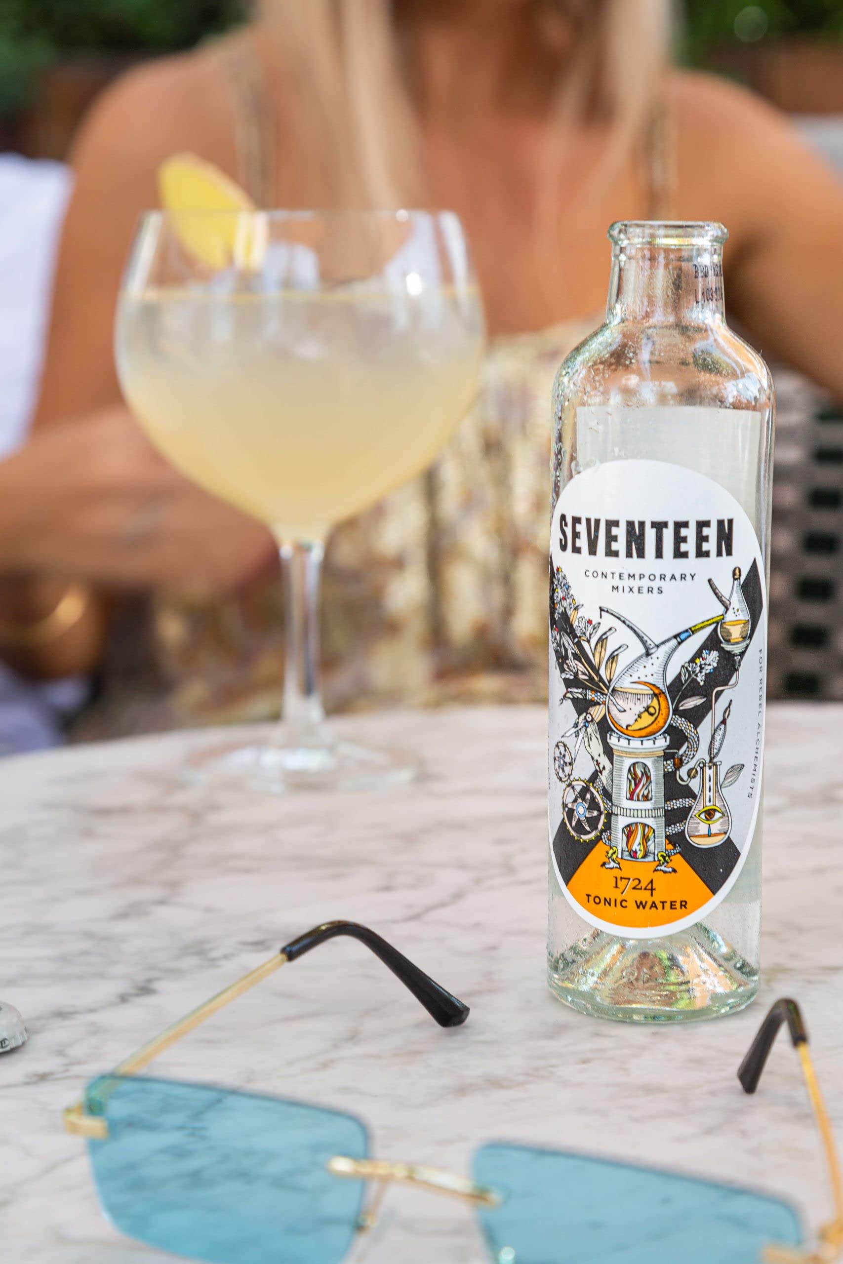 Seventeen - Tonic Water, Refresco Mixer Premium de tónica con un toque a mandarina, Ideal para cócteles, Botella de cristal de 200 ml, 4 unidades, total 800ml. Bajo en Azúcar.