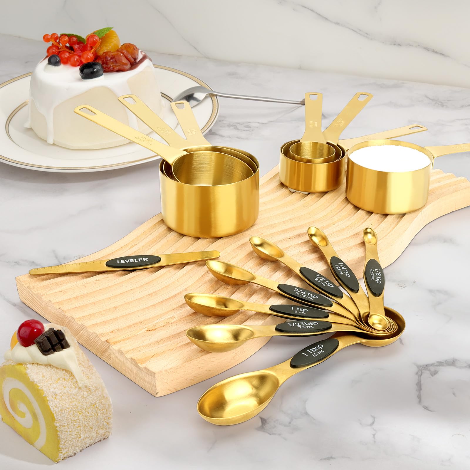 GuDoQi Gold Magnetische Messlöffel und Becher Set mit 15 Stück, 8 doppelseitige magnetische Messlöffel-Set mit Nivellierer, 7 Messbecher, Premium-Edelstahl, Messung für flüssige und trockene Zutaten