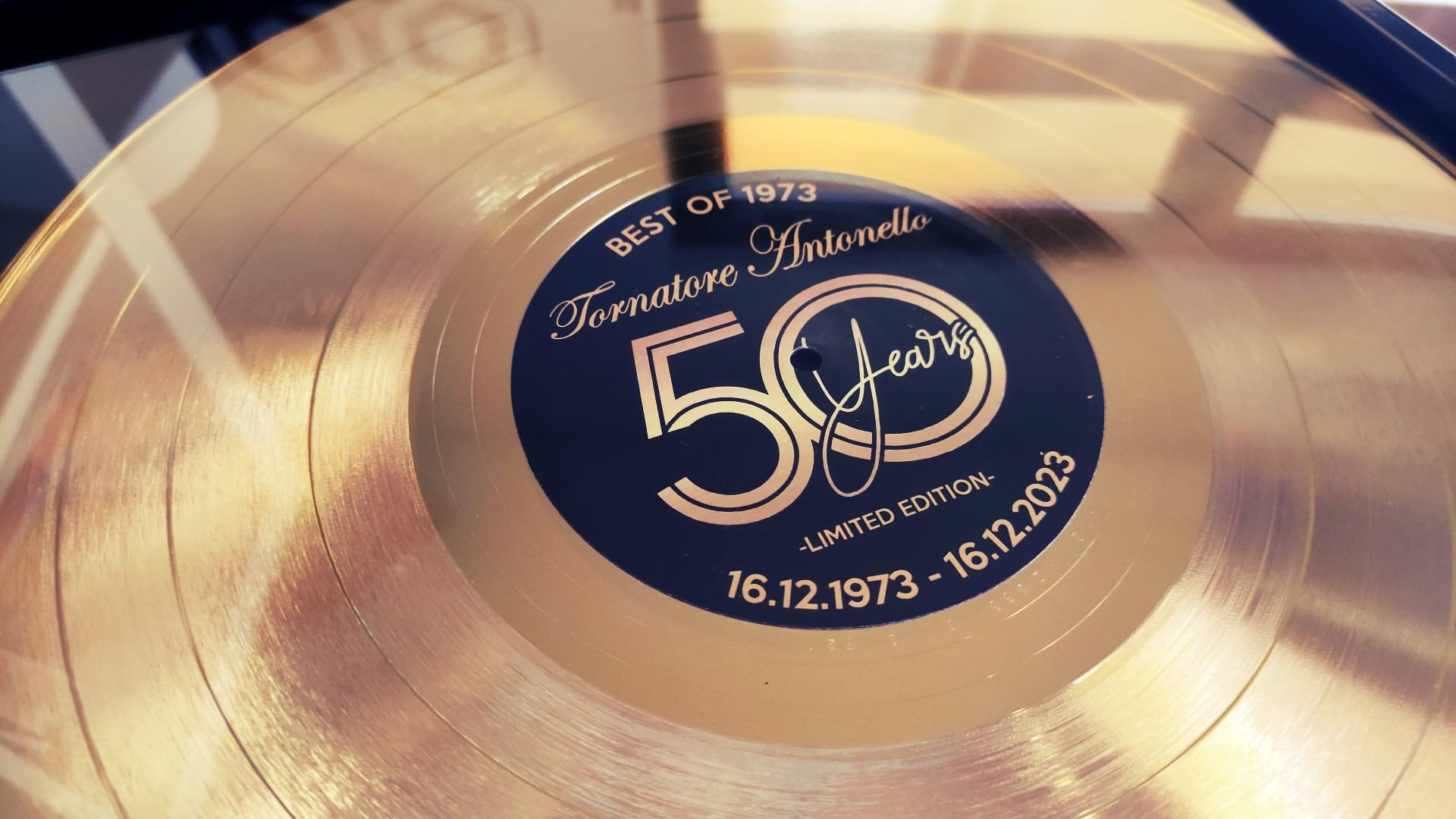 DISCOCLOCK Disque doré ou platine encadré et personnalisable – Récompense pour l'œuvre de sa vie – Idée cadeau pour chanteurs, musiciens, artistes et fans (carré)