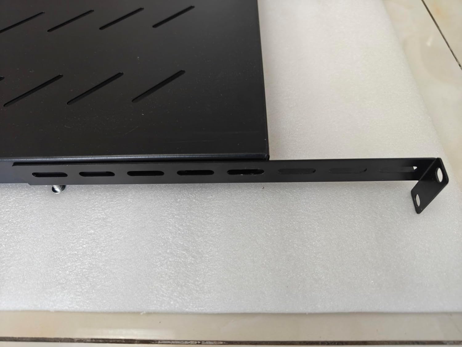 Adjustable 1U Server Rack Shelf 28-34.4 Inch Depth, Vented Design for 4 Post Computer Racks and Cabinets, 80kg Heavy Duty Load Capacity