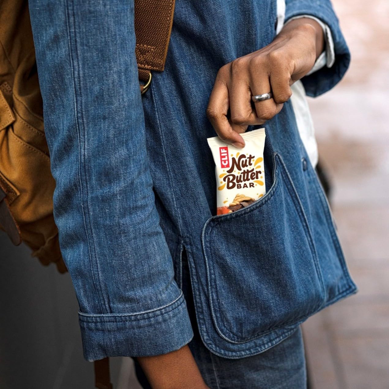 CLIF Bar Nut Butter Bar | Barrita de Proteína con 7g de Proteína Vegetal | Chocolate & Peanut Butter | Barrita Snack Orgánica | 12 x 50 g
