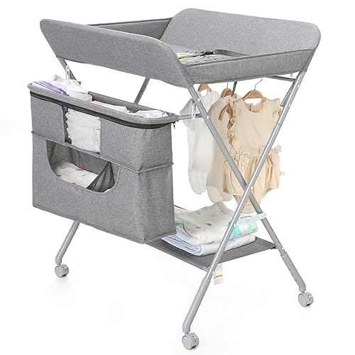 Cambiador portátil para bebés con altura ajustable, mesa de pañales plegable con ruedas, almohadilla impermeable, cinturón de seguridad y estantes