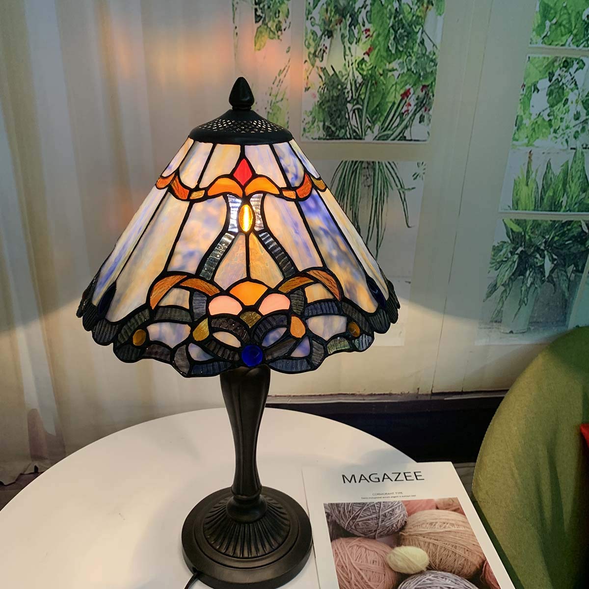 Bieye L30683 Lampada da tavolo in vetro colorato in stile Tiffany barocco, luce notturna con paralume blu largo 12 pollici per comodino, camera da letto, soggiorno, altezza 20 pollici