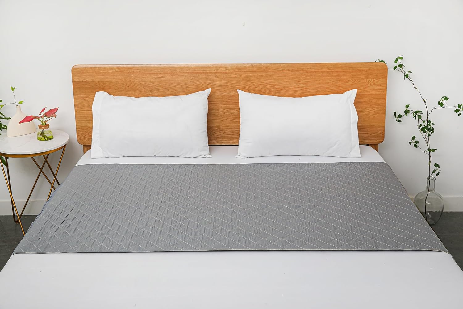 GRUENERDE Waterproof Bed Pad with Tucks Premium Quality