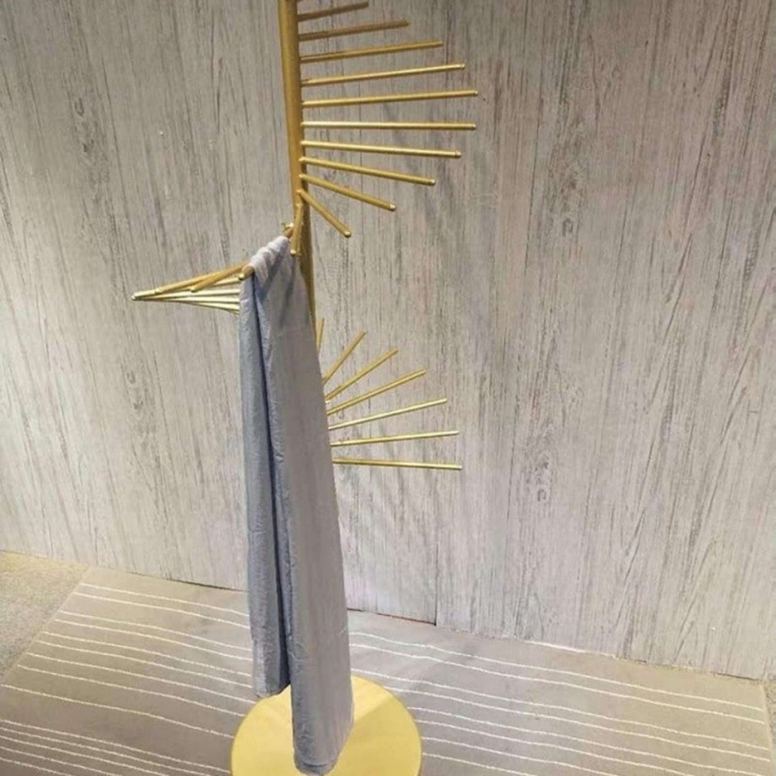 Wolnostojący stojak na szaliki, stojący stojak na szaliki do sklepów odzieżowych i domów, oszczędność miejsca, 170 cm wysokości, stylowy biały design do przechowywania akcesoriów