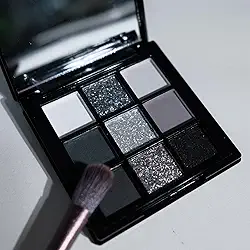 Erinde Paleta de sombras fumê de 9 cores, tons altamente pigmentados foscos e com glitter, conjunto de sombras de olhos preto prata cinza para maquiagem de Halloween, longa duração, à prova d'água e