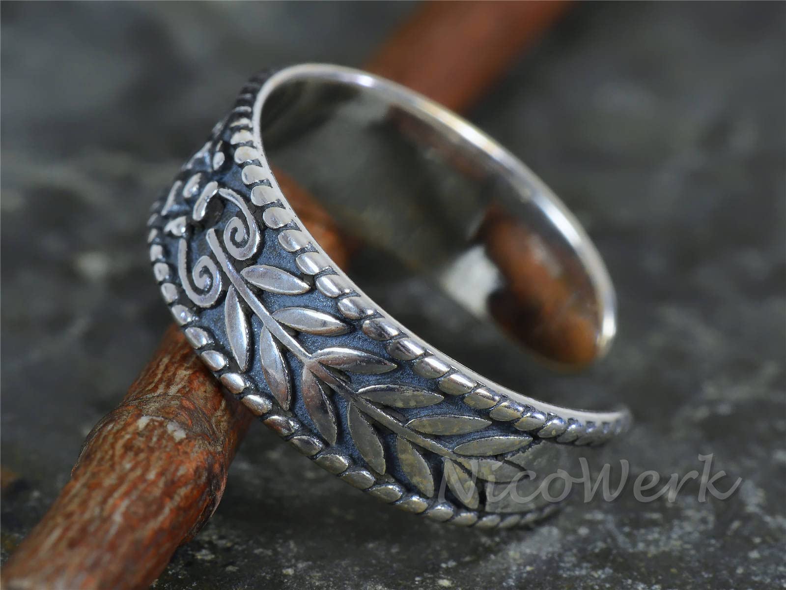 NicoWerk Anillo de plata de mujer vintage hecho en plata de ley 925 anillo de banda ennegrecida rama de olivo con patrón abierto ajustable SRI803