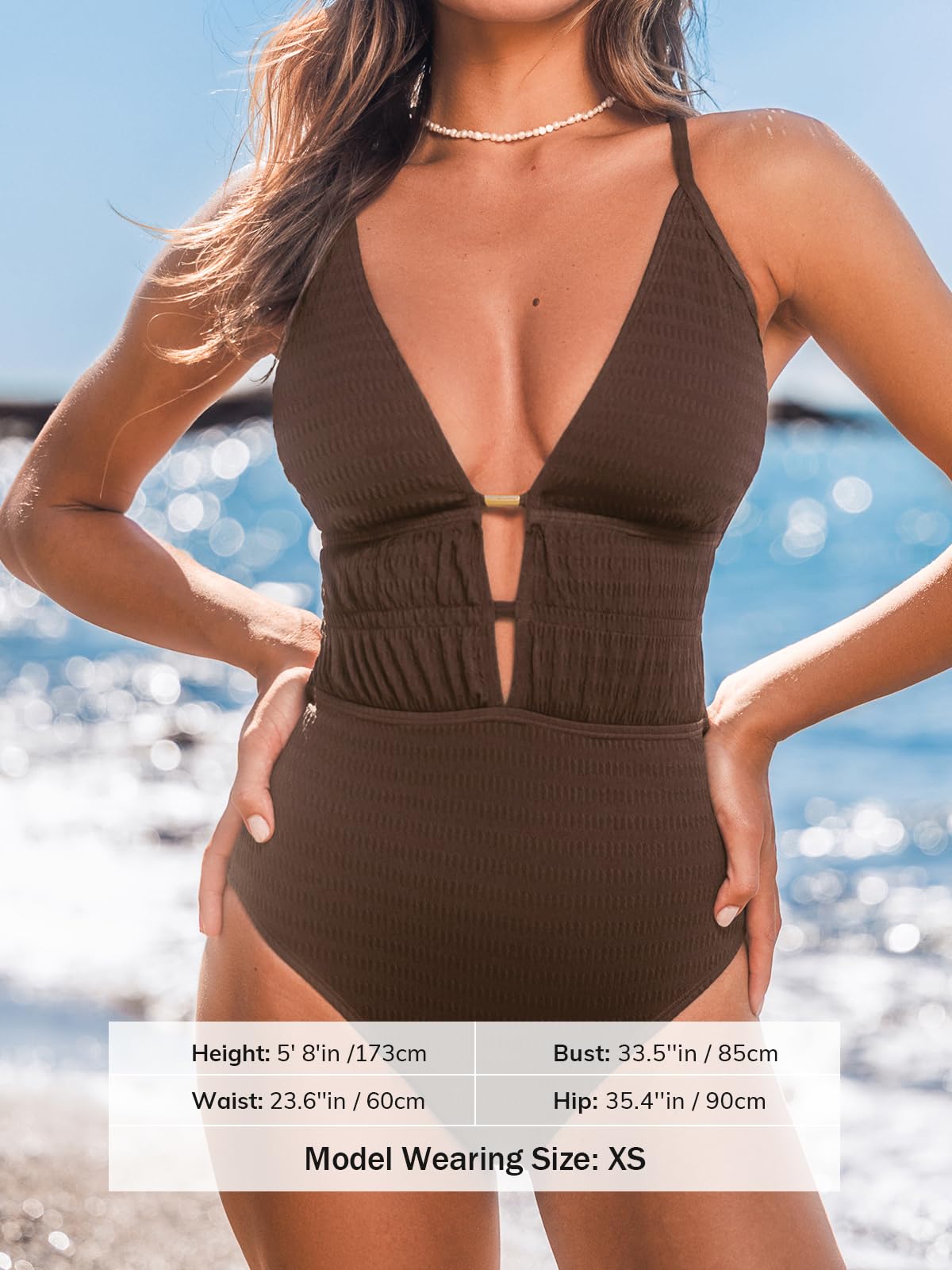 CUPSHE Traje de baño de una pieza para mujer, cuello profundo, recortado, texturizado, fruncido, espalda cruzada, con lazo