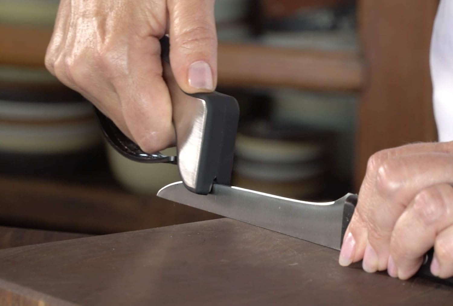 ACCUSHARP Knife Sharpener, Aluminium, Grey, 22.9 x 10.2 x 2.5 cm - Image 4