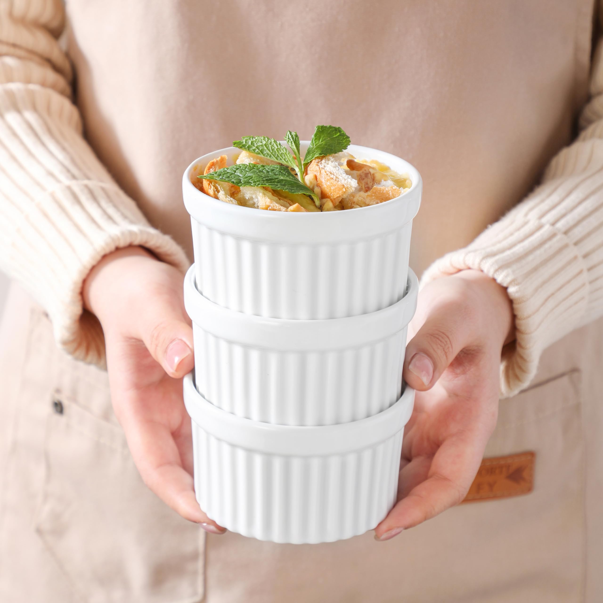 LOVECASA Ramequines de Porcelana Juego de 6 Moldes para Soufflé 240 ml φ 9,8 cm, para Crema Catalana, Hornear Pasteles de Lava, Diseño Interior de Corazón Creativo, Apto para Horno, Blanca