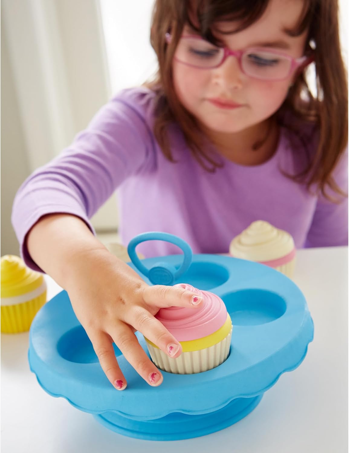 Green Toys Cupcake Set - 16 Piece Pretend Play, Motor Skills, Language & Communication Kids Role Play Toy. No BPA, phthalates, PVC. Dishwasher Safe, Recycled Plastic, Made in USA.