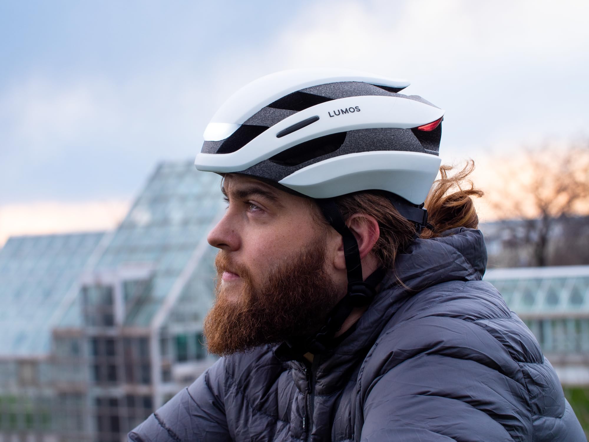 Lumos Casco ultra intelligente | casco da bicicletta | anteriore e posteriore (LED) | indicatori di direzione | luci freno | connessione Bluetooth | adulti: uomo donna