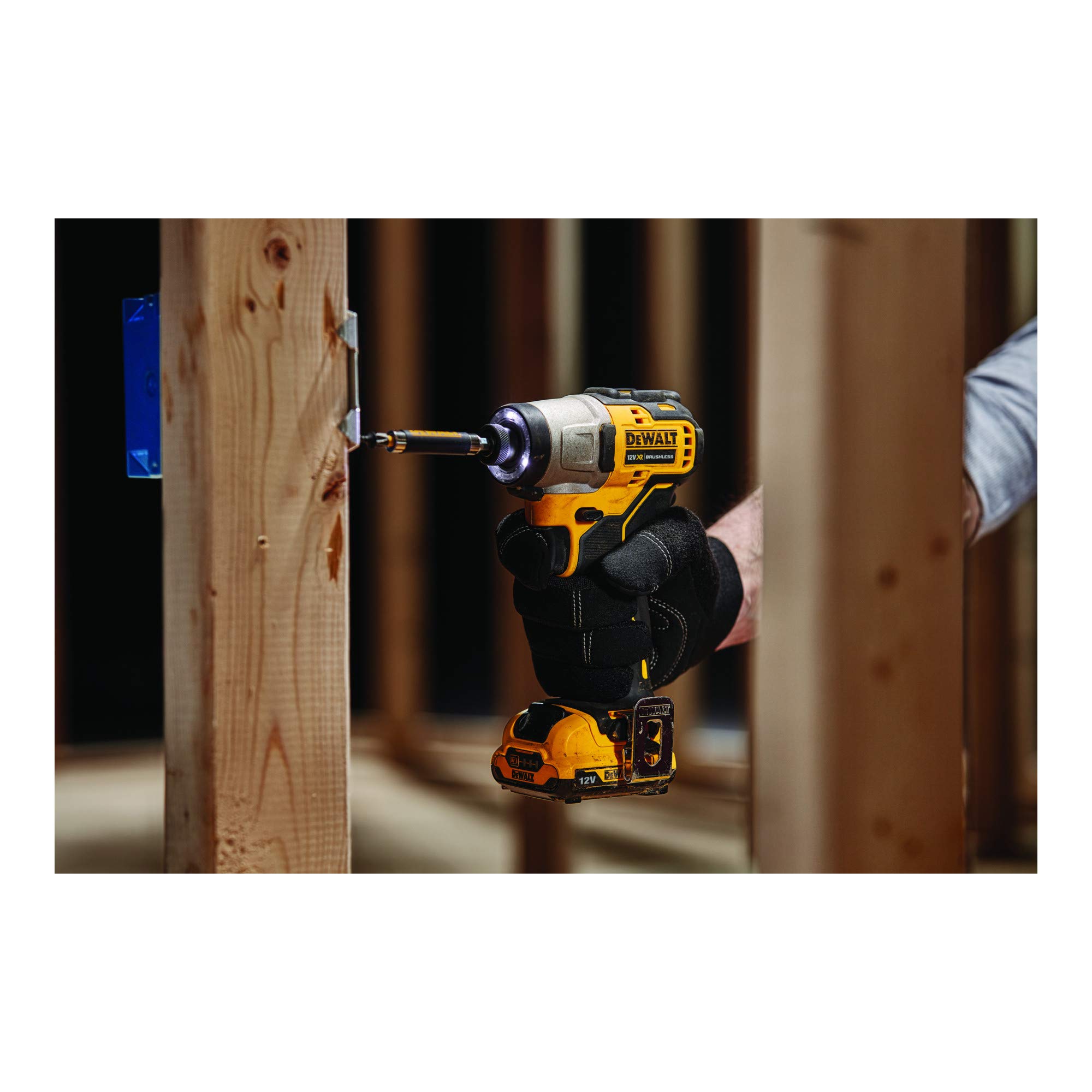 DEWALT DCF801D2-QW - Avvitatore a impulsi XR 12V 1/4" 163Nm con 2 batterie Li-Ion da 2Ah e valigetta TSTAK