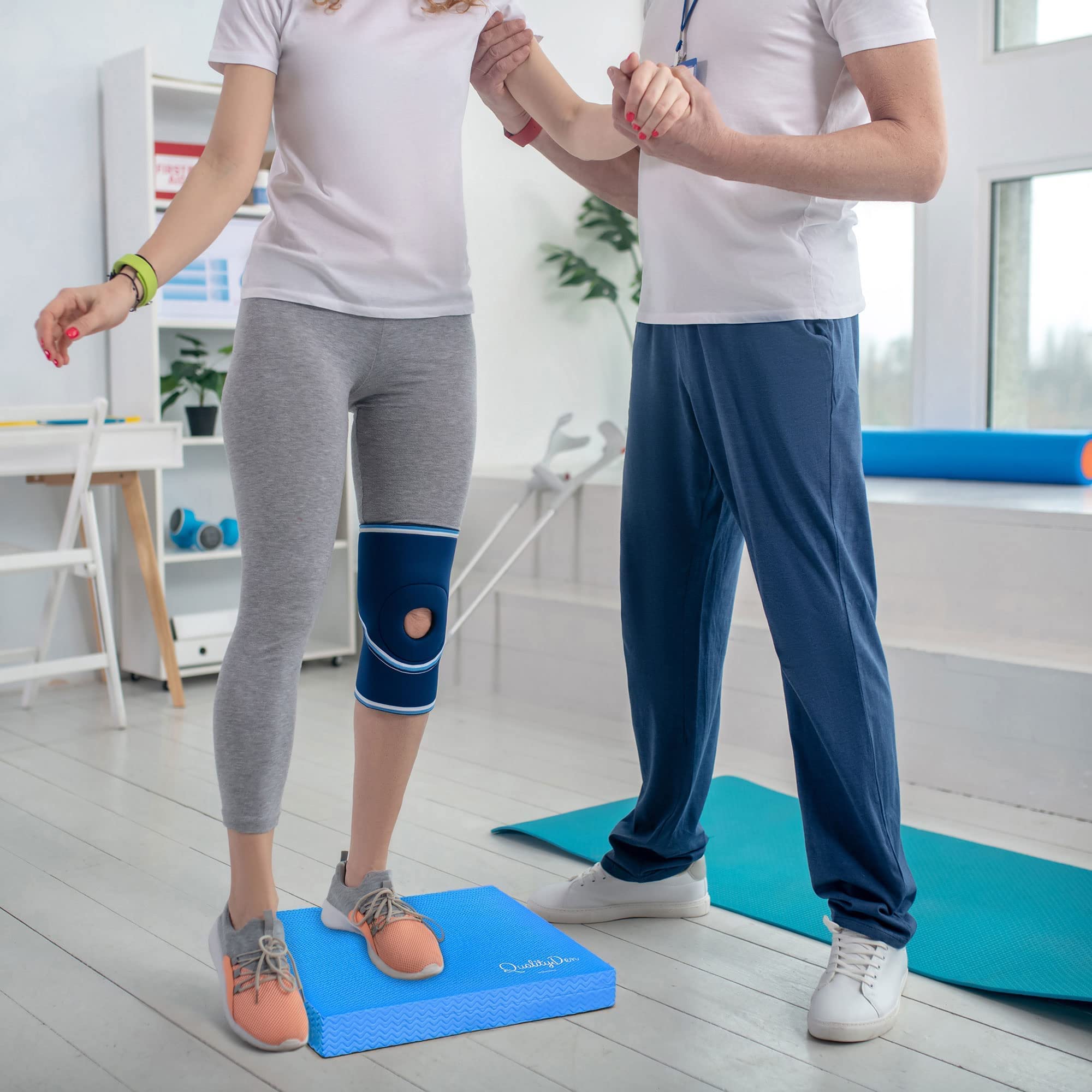 Quality Den Balance Pad - Cuscino per equilibrio in schiuma morbida antiscivolo, per stabilità e coordinazione, aiuta a rafforzare i muscoli profondi, con manuale di esercizi (lingua italiana non
