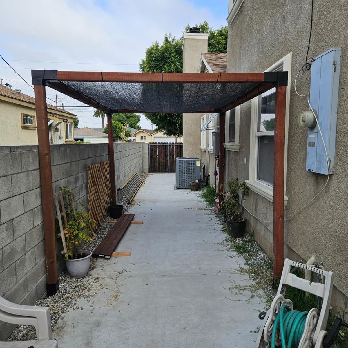 Czarna tkanina z przelotkami, 50% efekt e do ogrodu, idealna na patio, balkon, szklarnię, do użytku na zewnątrz (8 x 9 m)