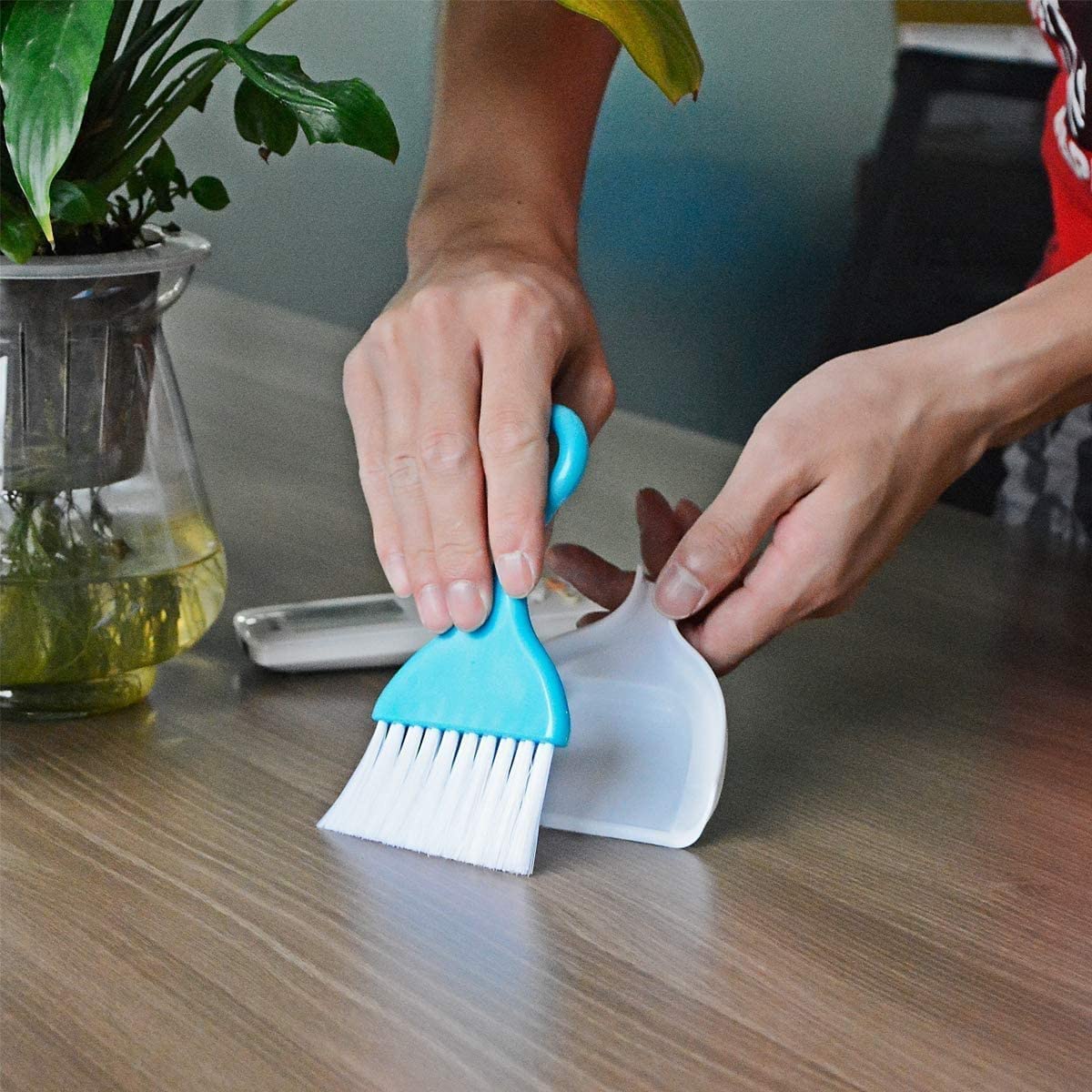 MVM Enterprise Mini Dustpan Brush Set Cleaning Brush Small Desk Broom Cleaning Tool for Computer Keyboard Desktop Car
