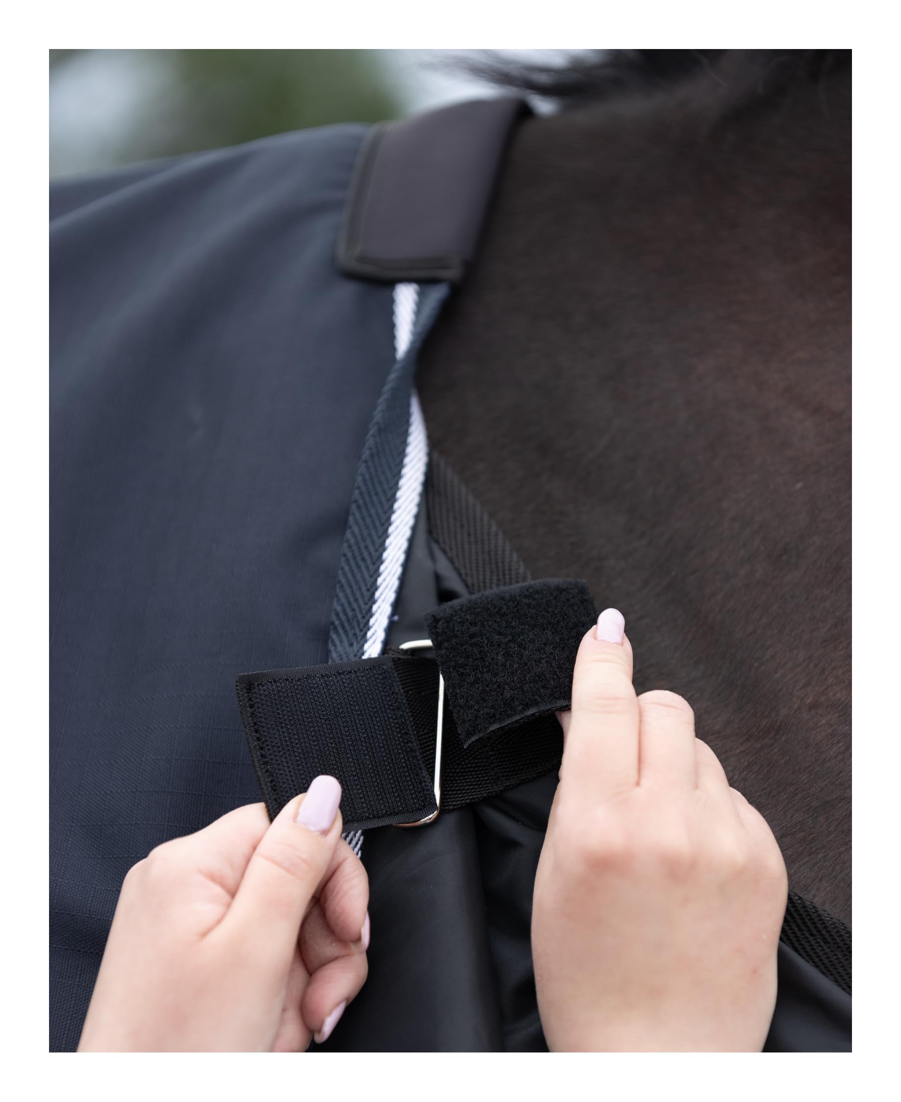 4Horses Outdoordecke Kalmar 100g für Pferde, wasserdichte Winterdecke mit 100g Füllung, atmungsaktiv und robust, ideal für kalte Tage und Weide