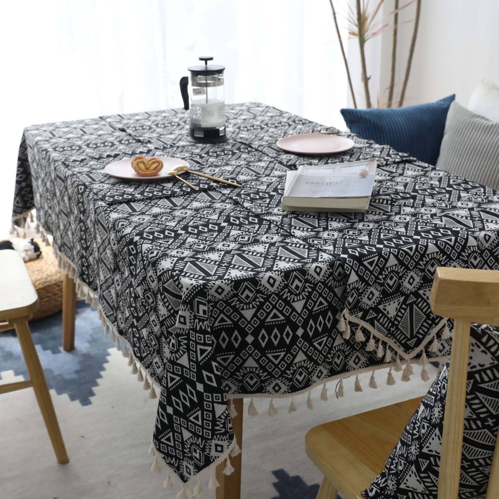 Nappe De Table Anniversaire Polyester Rectangulaire Motif Triangle Géométrique avec Gland Poids pour Exterieur Lavable en Toile Cirée Le Noir Décoration Protection 140X220Cm