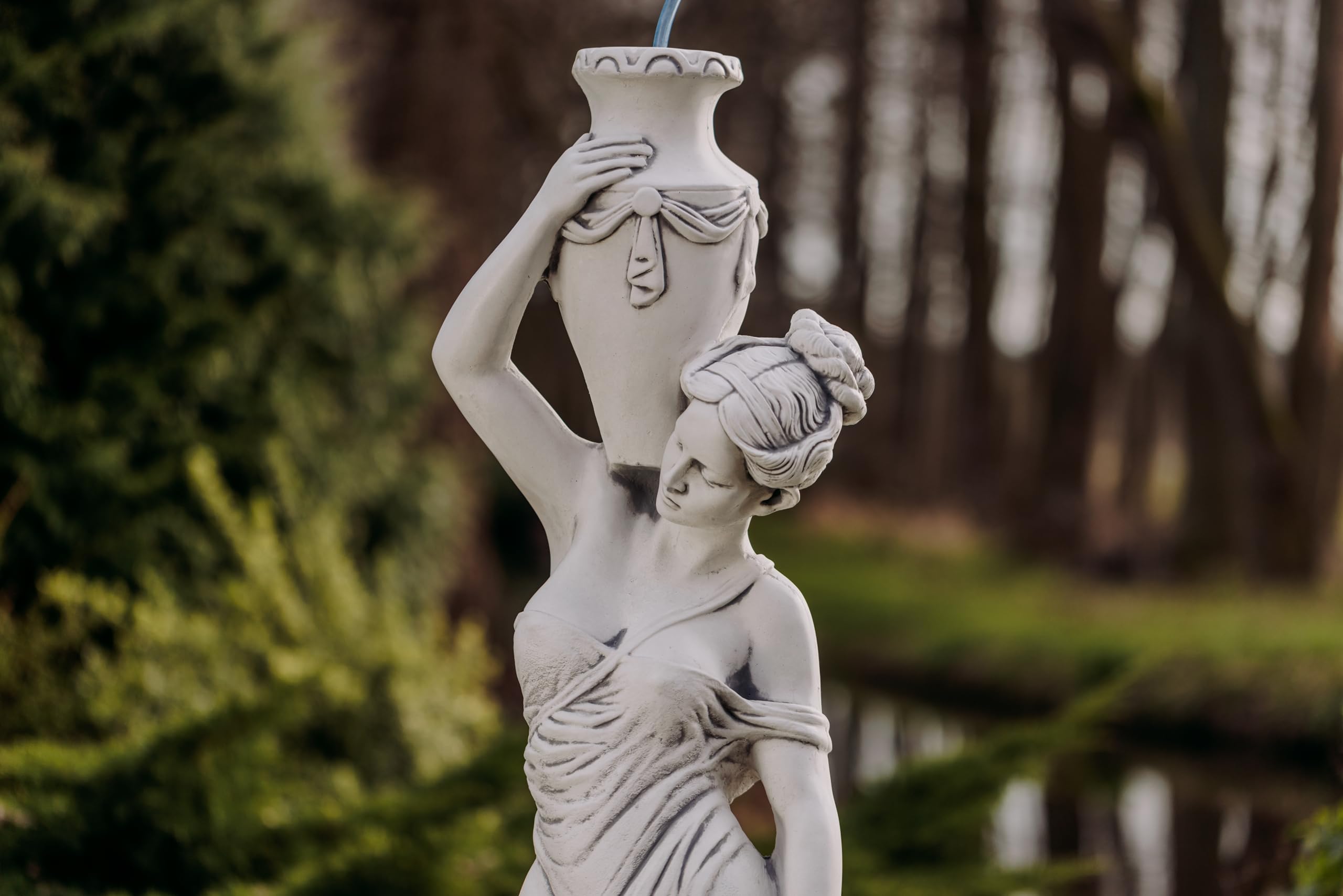 gartendekoparadies.de Maia Titanen-Tochter Statue, 133 cm, 86 kg | Steinfigur mit Wasserlauf, 86 kg, Frostsicher, aus Steinguss, Für Außenbereich