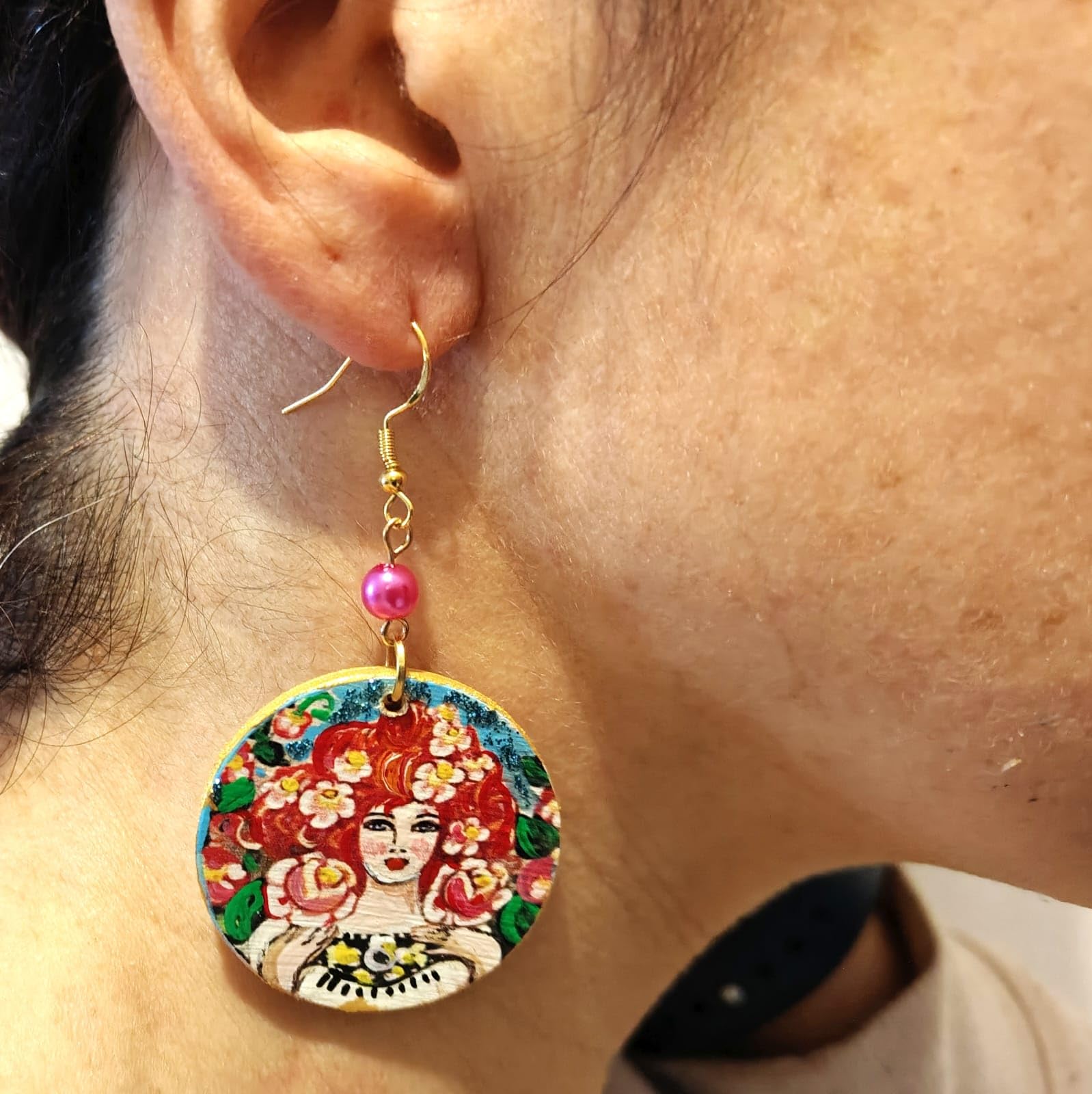 Pendientes pintados a mano – HOMENAJE A ALPHONSE MUCHA - Pendientes colgantes de mujer, Joyas de madera pintada, Gancho de plata, Made in Italy, Bisutería decorada, Elaboración artesanal