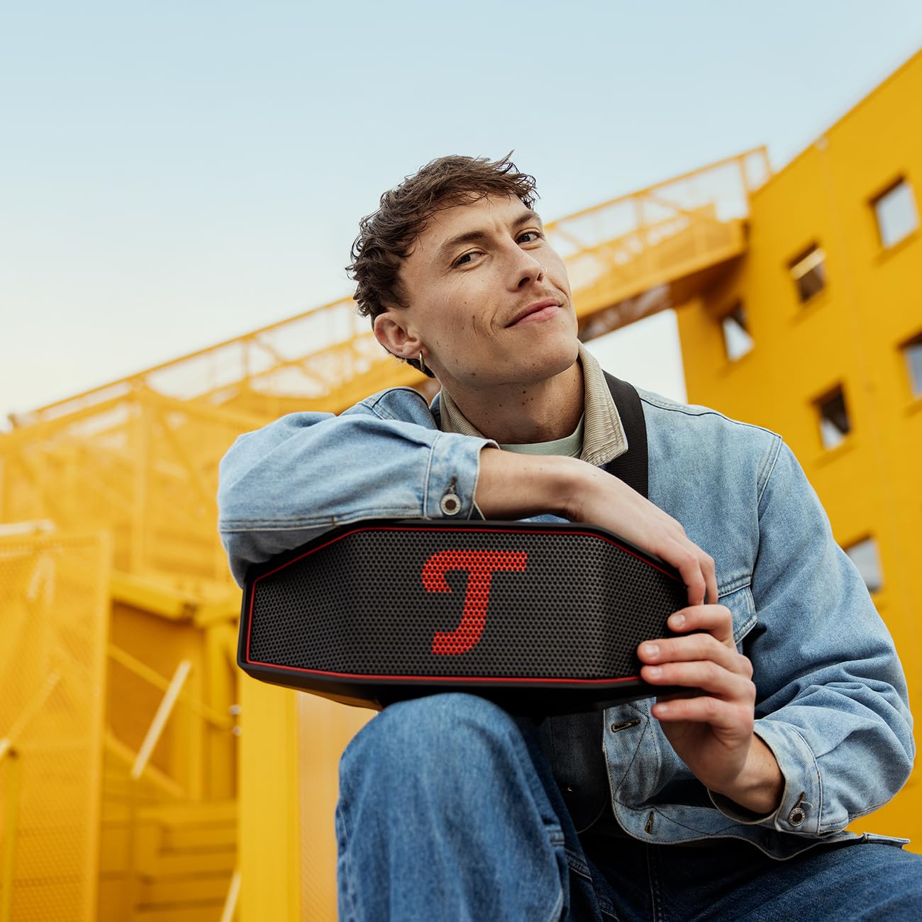 Teufel ROCKSTER Cross 2 Tragbarer Bluetooth Lautsprecher | ür drinnen und draußen, mit Langer Akkulaufzeit bis 38 Std, IPX5 Strahlwassergeschützt, Stereo Speaker - Black & Red