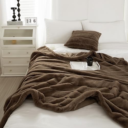 Miniatura 7 de Geniospin Manta ultrasuave para sofá, cama, sofá, manta reversible de piel sintética de 11.41 ozm con tiras, manta cálida, lujosa y acogedora