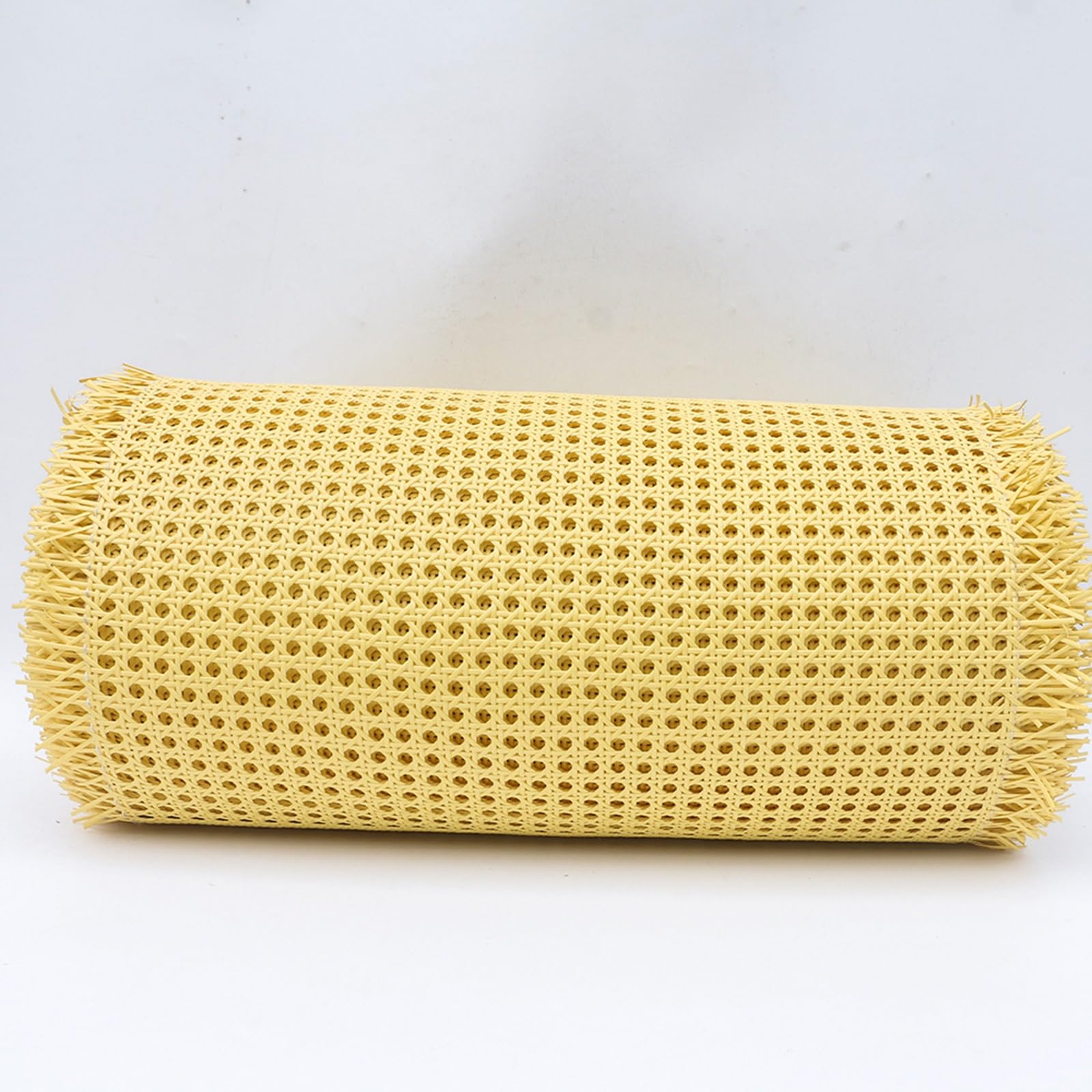 Tissu en rotin jaune pour projet de bricolage et relooking de votre commode de chambre