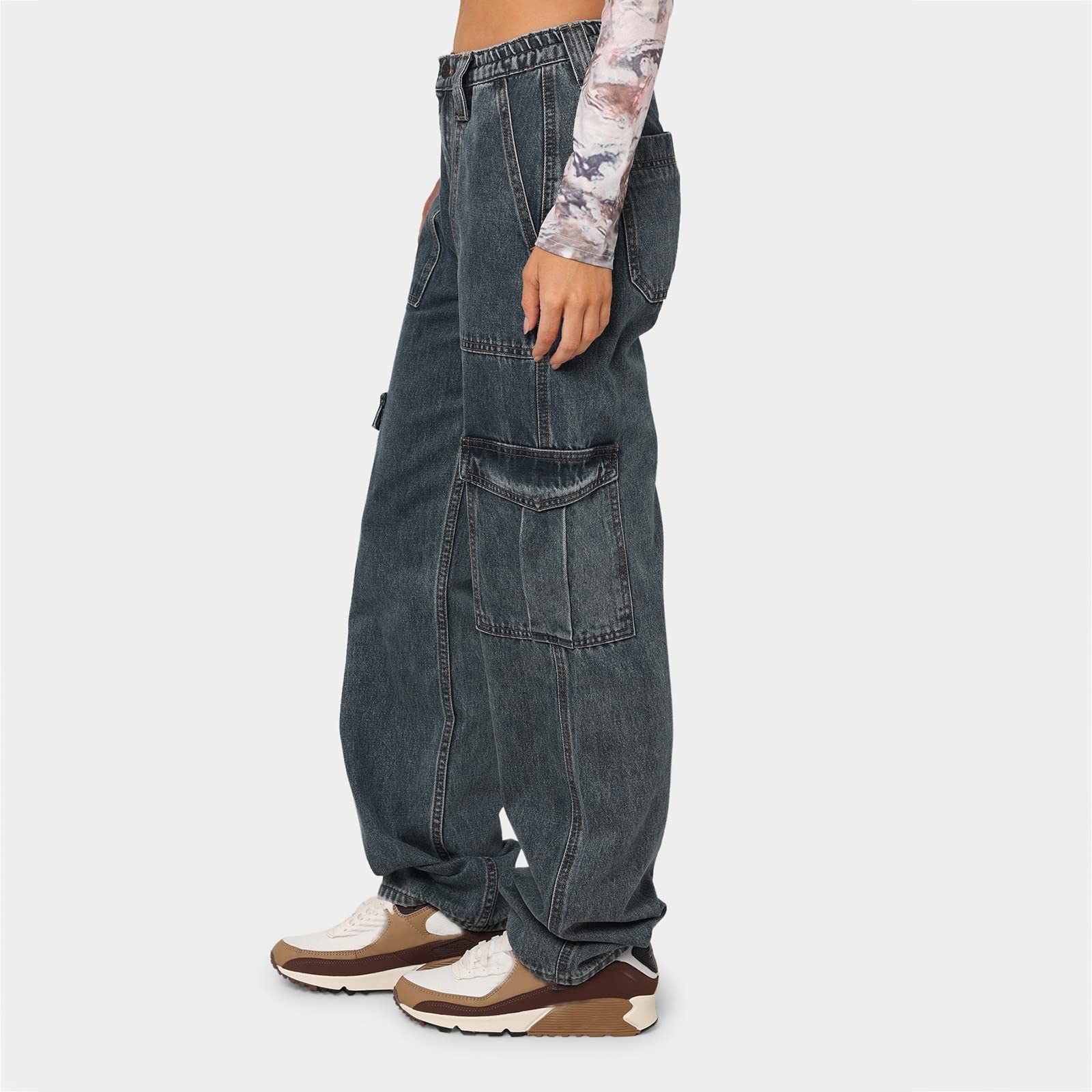 Pantalones cargo callejeros sueltos para mujer con bolsillos altos y prácticos como pantalones vaqueros de moda para un estilo urbano informal