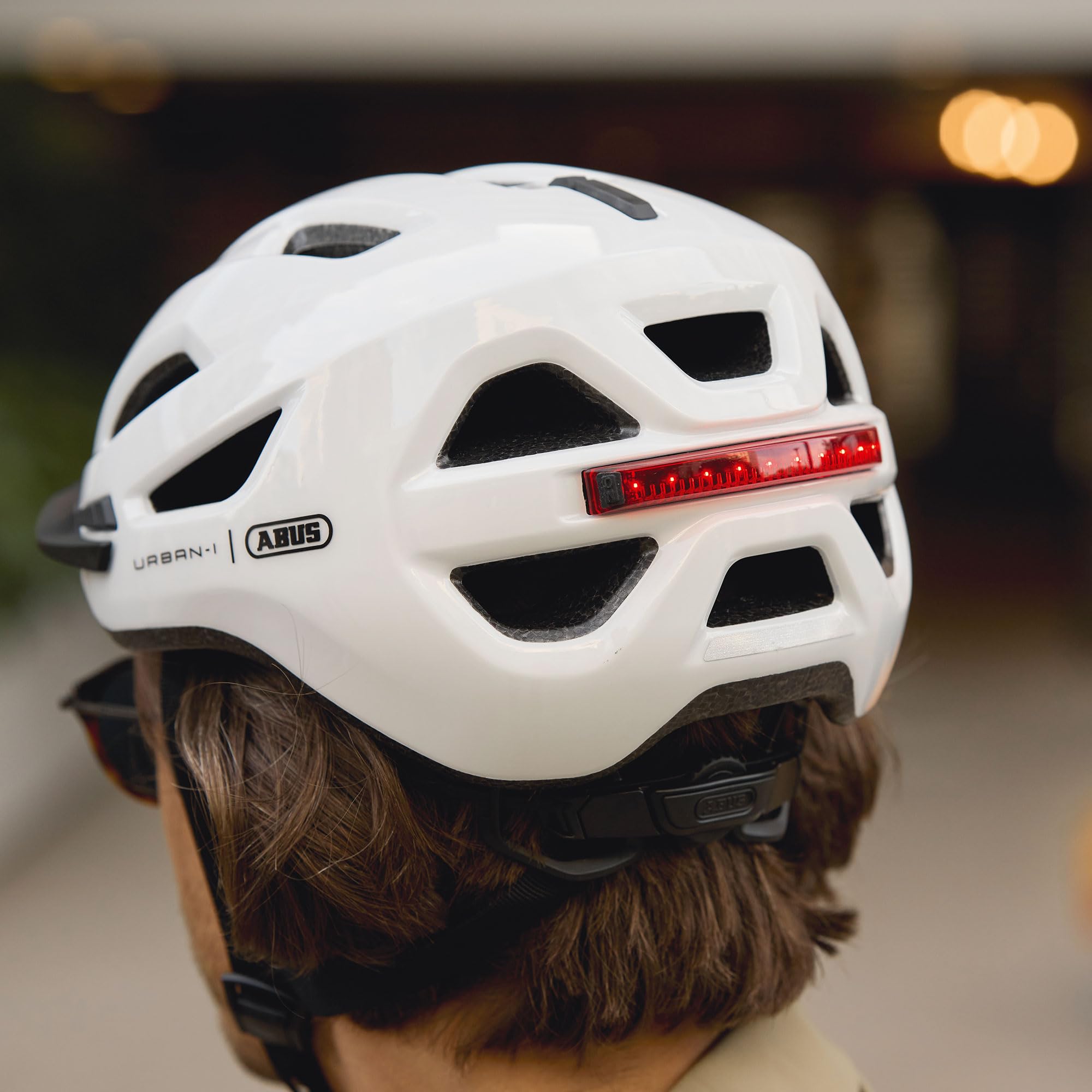 ABUS Urban-I 4.0 - Casco de Bicicleta con luz Trasera Recargable, 2 Modos de luz, Paraguas, Apertura de Trenza y Cierre magnético, para jóvenes, Mujeres y Hombres