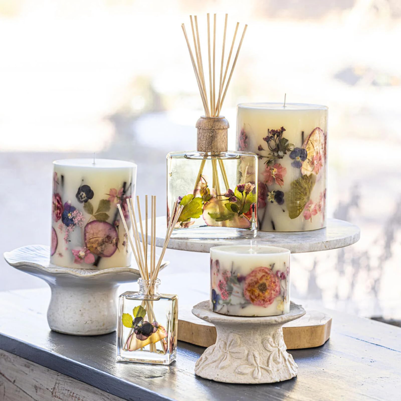 Rosy Rings Botanische Kerze aus Rosenholz, Aromatherapie, langlebige Kerzen, luxuriöser Raumduft, Dekoration, Geschenke, Noten von Bernstein, Zedernholz, Oud, Rose und roter Pfingstrose, 120 Stunden