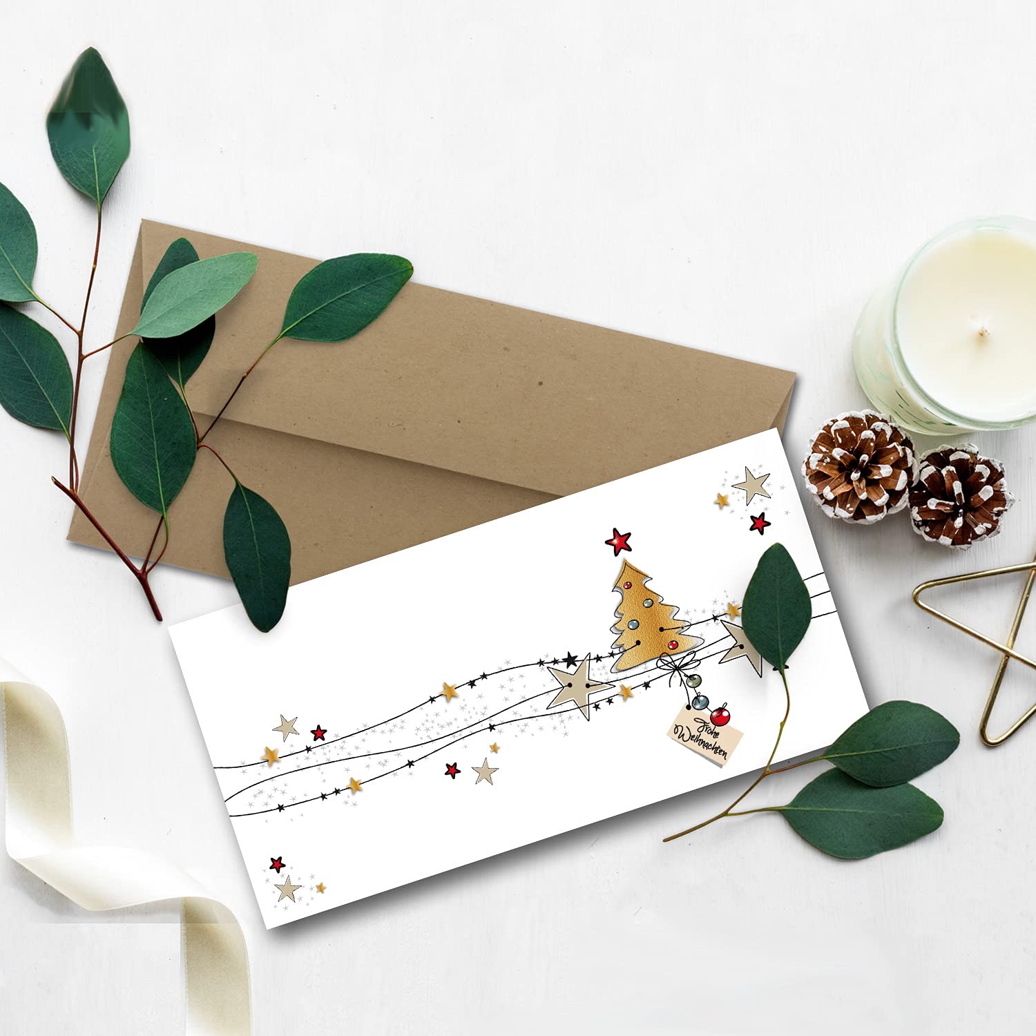 Set de 75 tarjetas de Navidad DIN largo en color blanco con árbol de Navidad y estrellas, tarjetas plegables con sobres DIN largo, papel kraft marrón arena con adhesivo – saludos de Navidad para