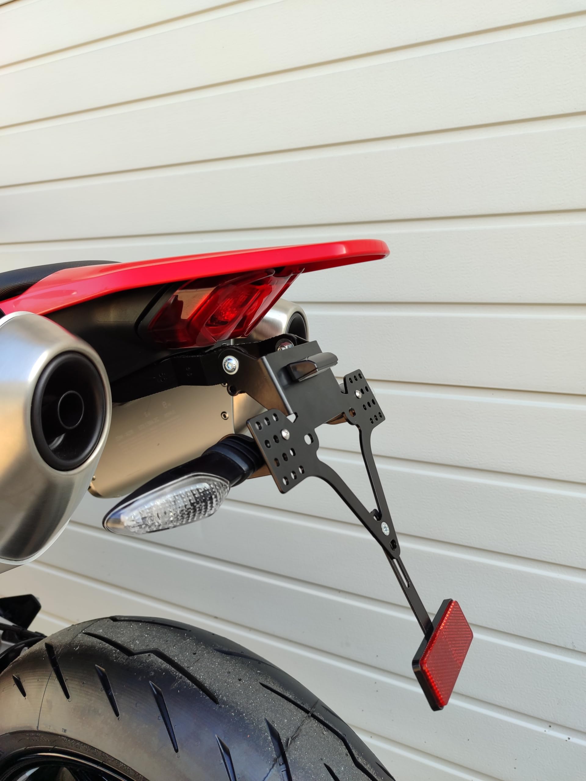 kurzer Kennzeichenhalter für Ducati 698 Hypermotard RVE Mono Heckumbau Kennzeichenhalter kurz Tail Tidy Supermoto Motard kurzes Heck für Ducati OEM Blinker
