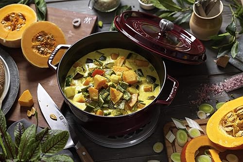 Miniatura 6 de Staub - Cocotte redonda de hierro fundido de 5.5 cuartos de galón, color granadina, fabricado en Francia