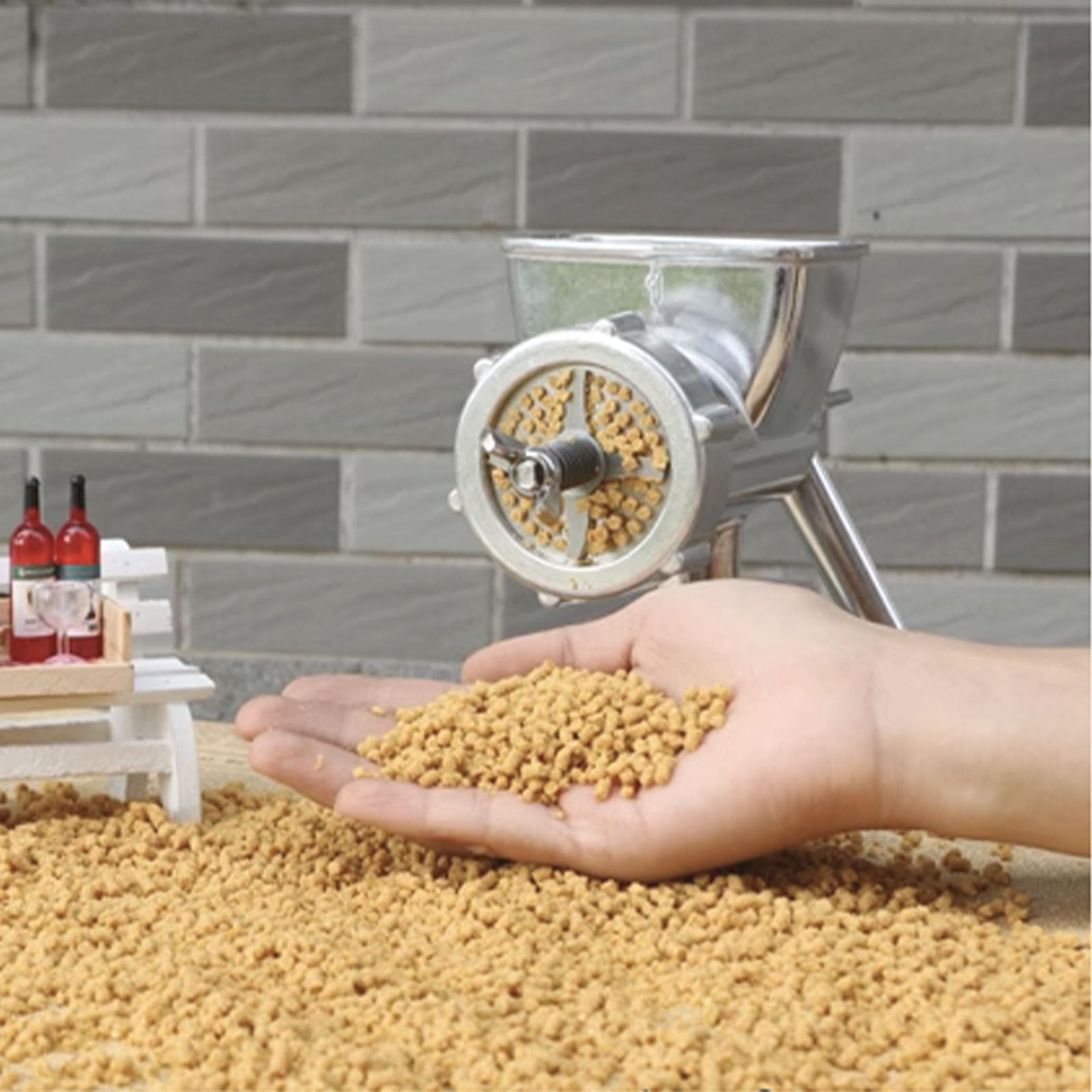 WQV Manual Pellet Mill, Feed Pellet Machine, Animal Pellet Maker Machine, Household Animal Feed Mill, Birds Pelleter with Five Pellet Plates for Animals Feed Processing