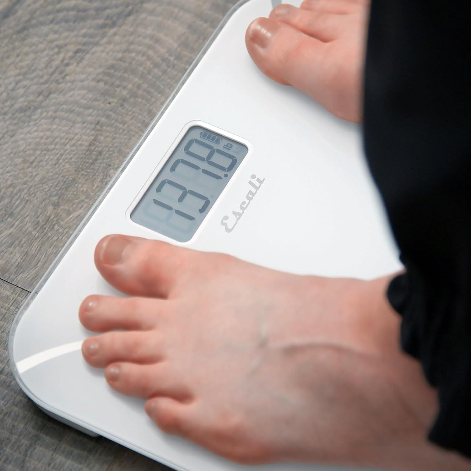 lateral view of the Escali Kinetic Bathroom Scale