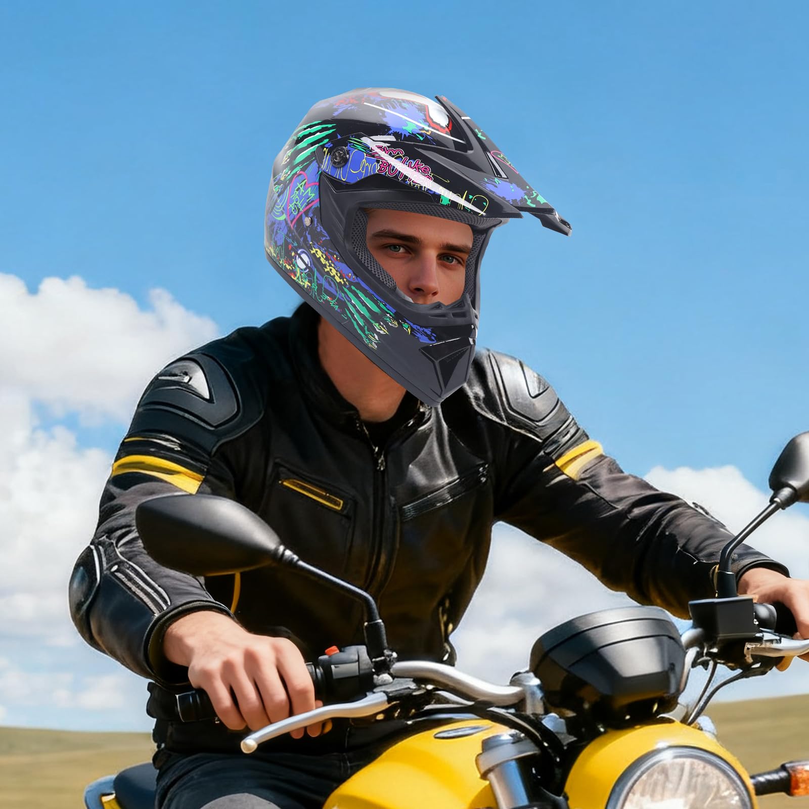 Kask motocrossowy z rękawicami i okularami