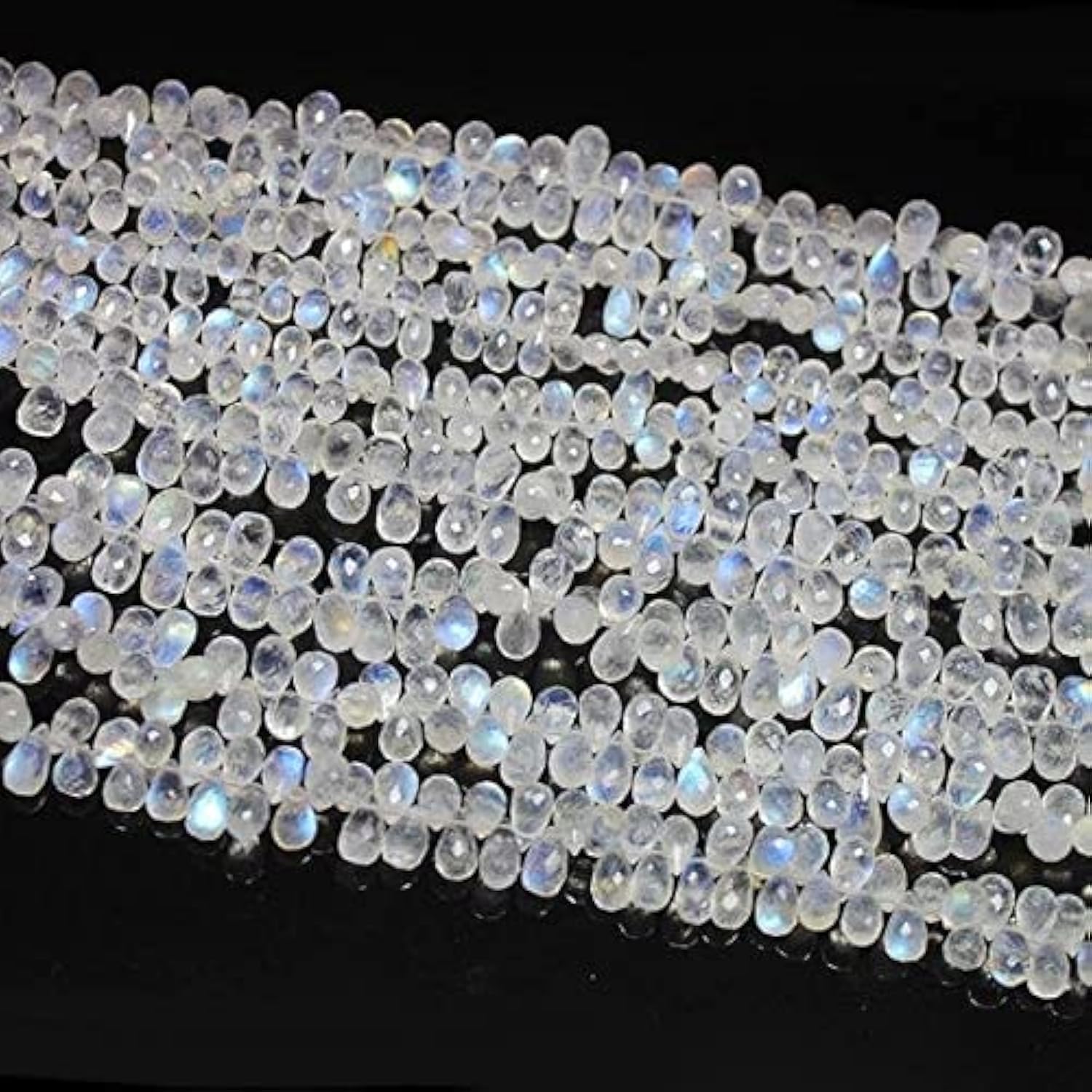 Pierre de lune arc-en-ciel en fil de perles gouttes pour illuminer vos bijoux bohèmes d'été