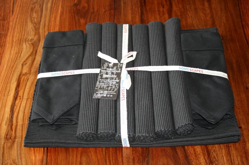 HOMESCAPES 6 Sets de Table (45 x 30 cm) 1 Chemin de Table (45 x 80 cm) et 6 Serviettes de Table (45 x 45 cm) Coton Noir