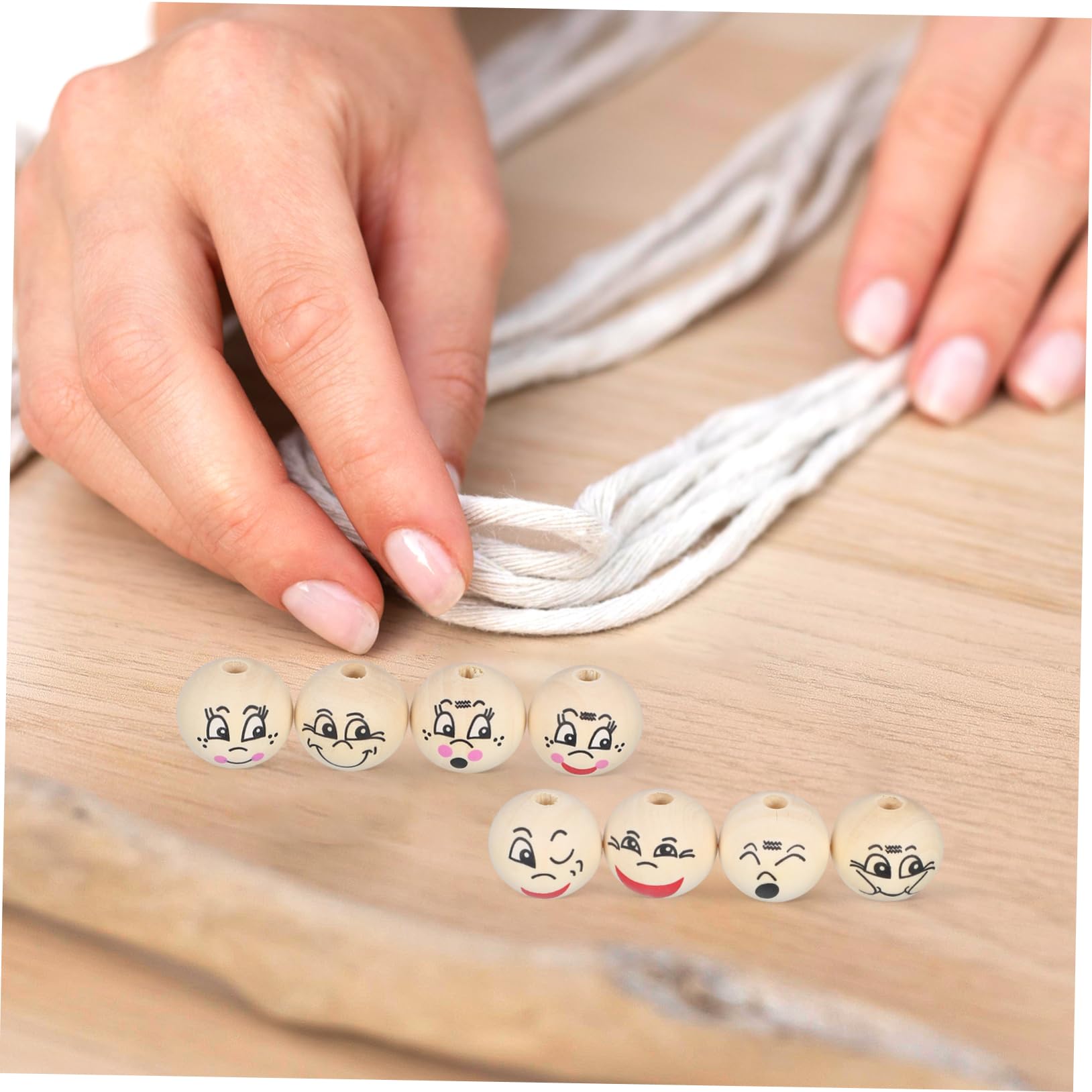 80 Cuentas de Madera con Cara Sonriente para Manualidades y Fabricación de Joyas, Diseño Redondo de 20mm con Agujeros Precisos para Pulseras y Decoraciones
